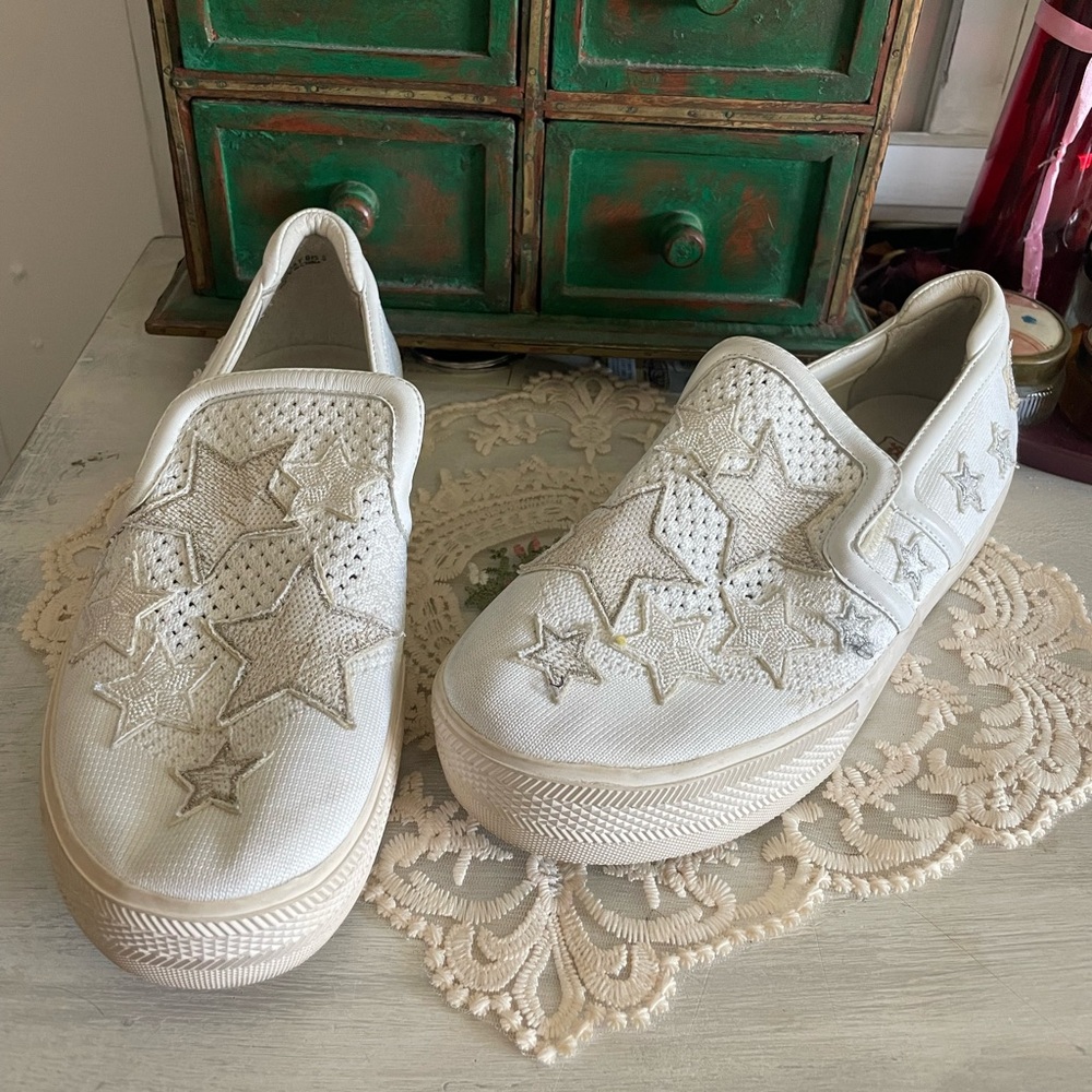 Neiman-Marcus White Slip-on Platform Sneaker size 9